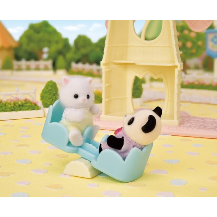 Sylvanian Families Zábavný park s větrným mlýnem a kotětem