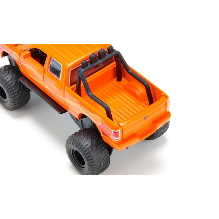 SIKU Super 2358 - RAM 1500 se sundavacími pneumatikami, 1:50