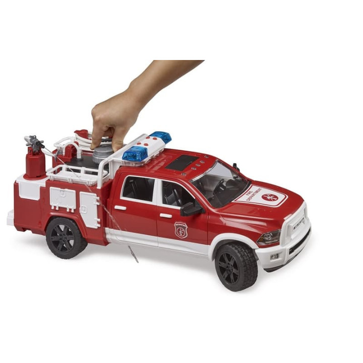 Bruder 2544 hasičské auto RAM 2500 se světlem a zvukem