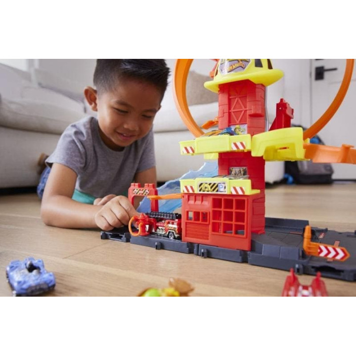 Hot Wheels City Super hasičská stanice se smyčkou