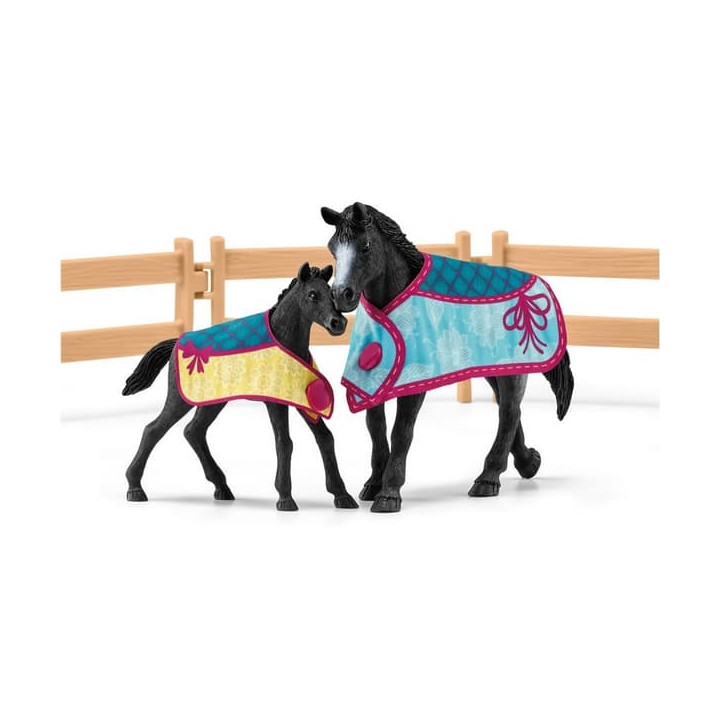 Schleich 42611 Box pro koně s klisnou a hříbětem