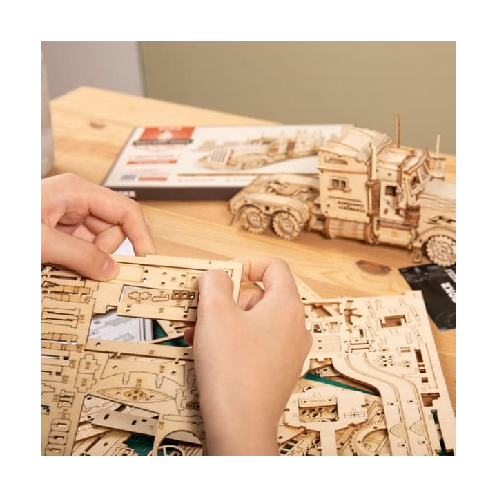 RoboTime dřevěné 3D puzzle Americký tahač