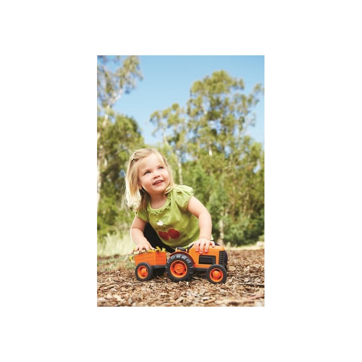 Green Toys Traktor s vlečkou oranžový