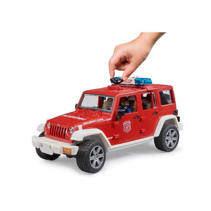 Bruder 2528 Jeep Wrangler Rubicon hasičský s figurkou a příslušenstvím