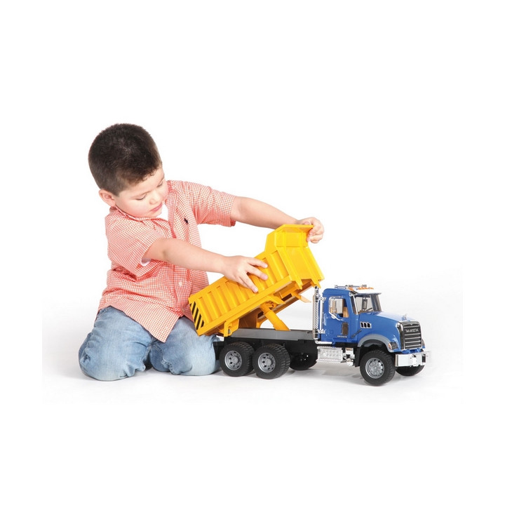 Bruder 2815 Nákladní auto MACK Granit - sklápěč