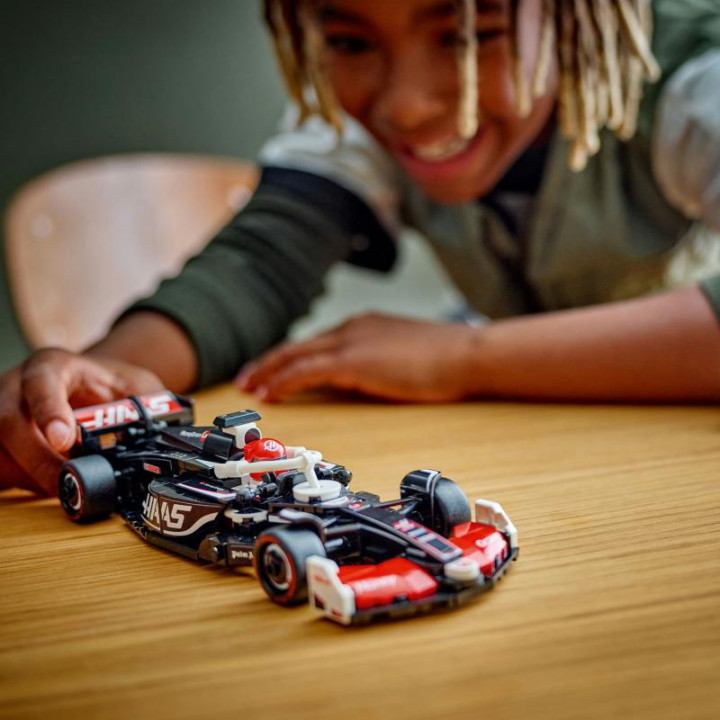 Lego 77250 Závodní auto MoneyGram Haas F1® Team VF-24
