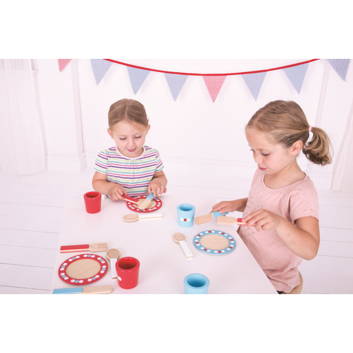Bigjigs Toys Dřevěný jídelní servis s puntíky