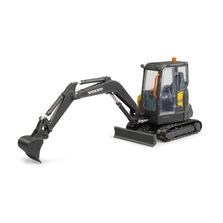 Bruder 2465 Rypadlo Volvo ECR40