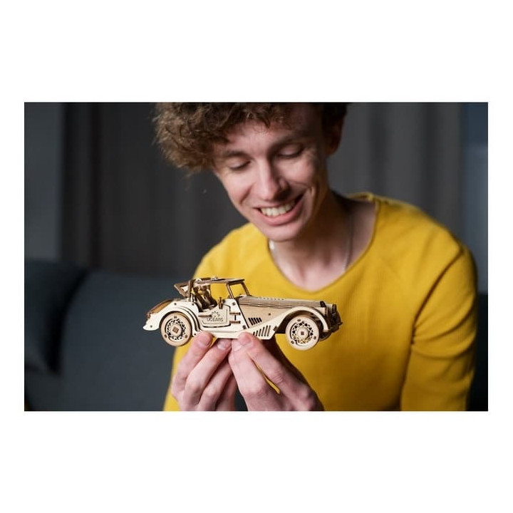 Ugears 3D dřevěné mechanické puzzle Sportovní auto Rapid Mouse
