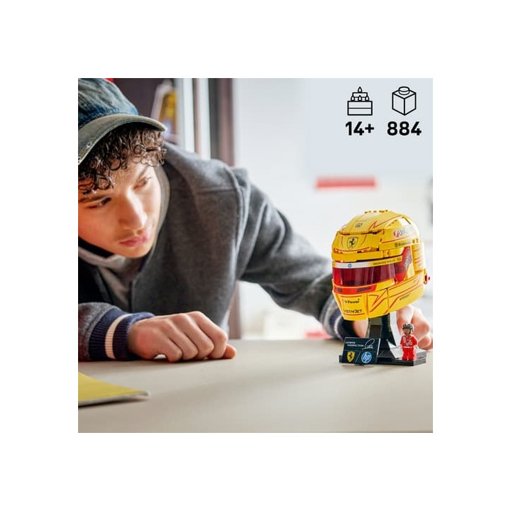 Lego Classic 43022 Helma Lewis Hamilton ze Scuderia Ferrari HP