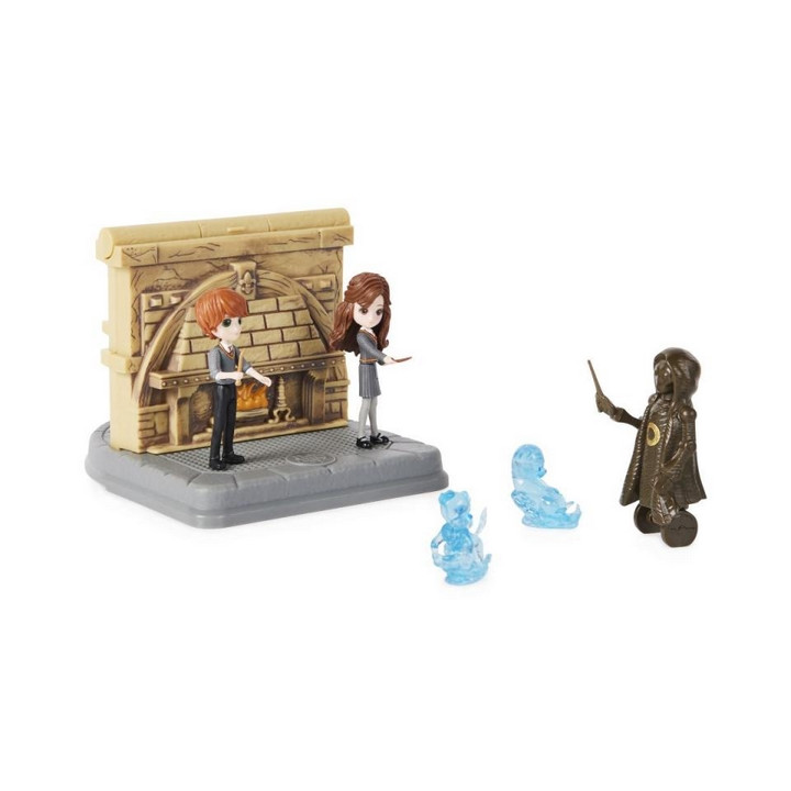 Harry Potter - komnata nejvyšší potřeby s figurkami